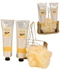 LOT24300 BADSET SHEA BUTTER DOUCHEGEL EN BODY LOTION 130ML